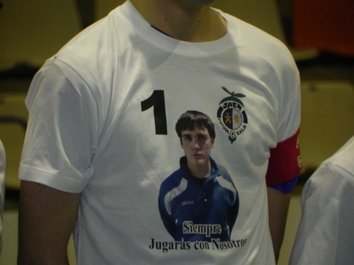 Autonomo por desgracia.
Técnico deportivo nivel 2 de  futbol y fútbol sala.