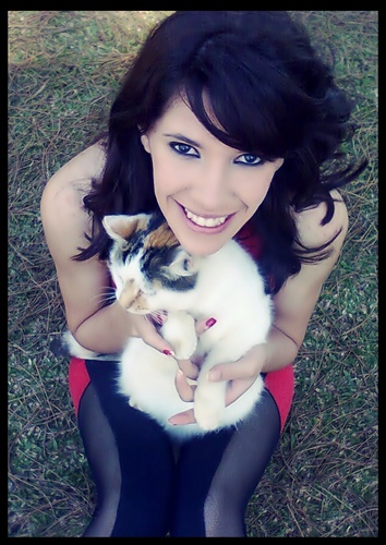 Jaine mais conhecida como Jaah  a garota Loka e cheia de sonhos a doidinha com planos malignos quer saber mais ?!! segue ai =*