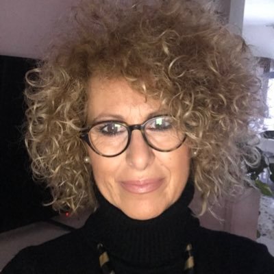 casalinga soddisfatta e felice, femminile ma non femminista, sarò antiquata ma non mi sento inferiore a nessuno. Vegetariana, Amo gli animali.#Brescia #noDm