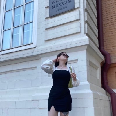 но понял из контекста, что ты любишь быть одна и то, что ты ни разу не бывала влюблена