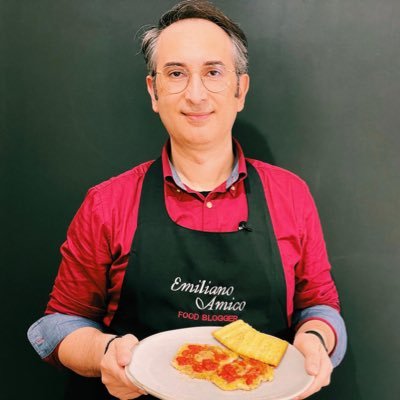 Emiliano -“Classe 1976, sono nato a Ragusa, siciliano DOC. Foodblogger e foodphotographer dal 2018. Ho una grandissima passione che è la Cucina!