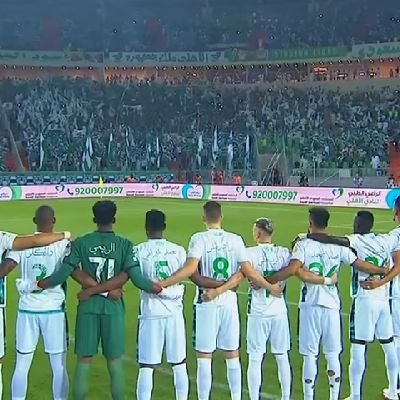 اهلاوي القلب والشرايين ولون الحياه يجري بعروقي واحب الكره الحلوه والعب النظيف الخالي من الخشونه والتعصب واحب الناس الذوق لالتعصب