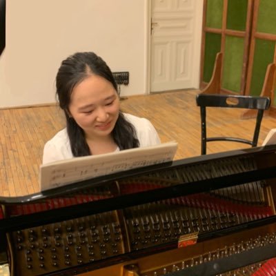 Marika116_pf's profile picture. 藝高/藝大 🇭🇺リスト音楽院 修士課程 ピアノ科 , ピアノ伴奏・コレペティトール科卒業 / ⇒ハンガリー放送合唱団 専属コレペ / リスト音楽院 弦楽部門 ピアノ伴奏員 🫧伴奏等、お仕事のご依頼はこちらまでお願いいたします。→marika.piano116@gmail.com