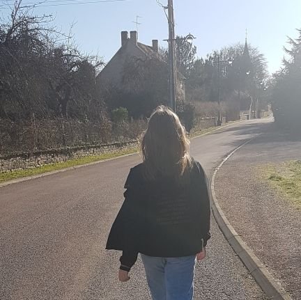 DElsa0312's profile picture. Je lâche des choses qui seront jamais lues