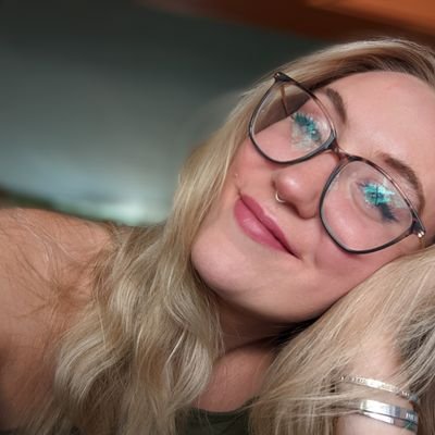 iiamuntu's profile picture. she/her🍯🌲