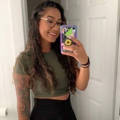 The_Pant_Hater's profile picture. 🏳️‍🌈 pretty. basic.