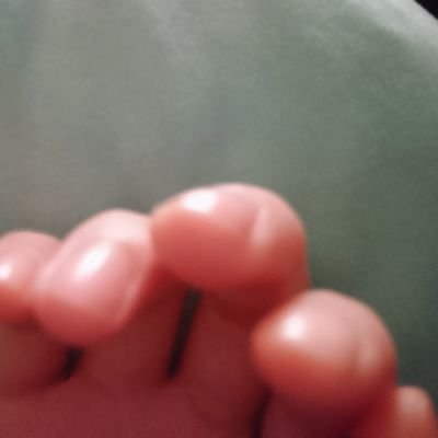 towto_8's profile picture. 女です.20⇧．
活字好き.散らかし屋．心の中はシンプルがいいのにガチャガチャしがちですね.．
....いまは安心してお話しして寝たいだけ．