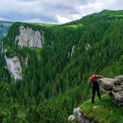 'If You Live An Ordinary Life, All You’ll Have are Ordinary Stories'.

Nature lover & photographer.I love hiking. I love spending time in the mountains.