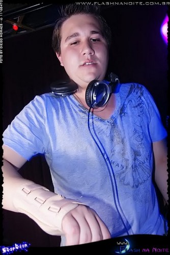 Dj e Produtor. Para contratar 118*8458 / 11 7889.5419 / 11 7342.7877