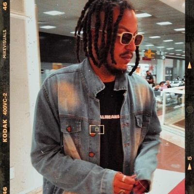 Faço o estilo rude boy do foda-se
cê diz que gostou do meu dread;
E se eu te contar que eu só faço pose ?
E que na verdade eu sou um nerd.