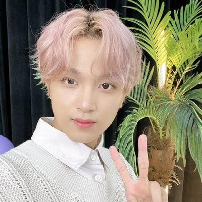 PINKSUN96181145's profile picture. 