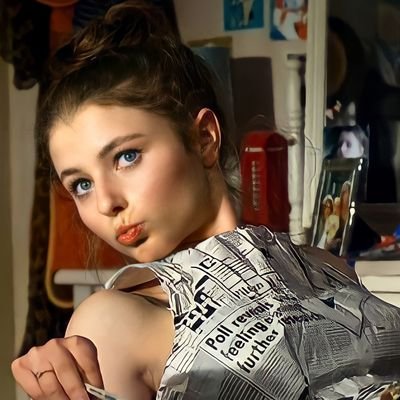 Fanpage of The Kind Cute and Good Thomasin McKenzie