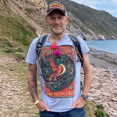 Merseysider, living in the South West. Running Punk. PTSD. I cook, I listen to music, I do both at the same time. Running for Brace Alzhiemers Research Charity