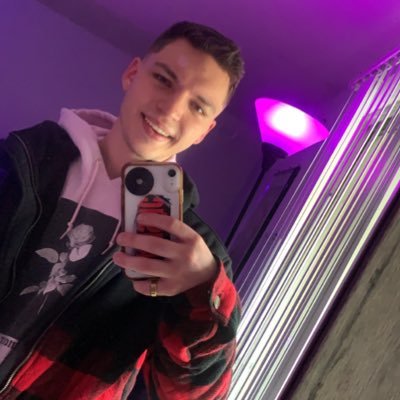 aPeanut_aDay's profile picture. (Joo) I’m dead   ——————   And fuck bugs