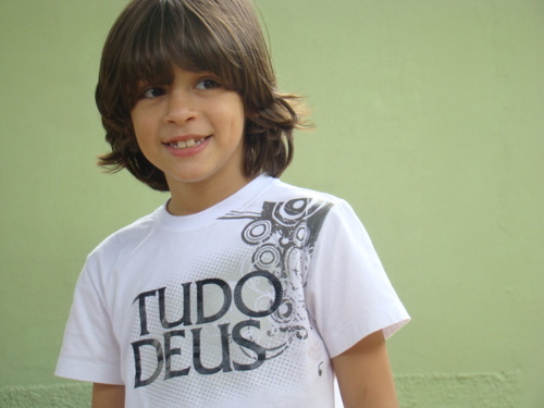 SOU UM MENINO QUE  FUI ESCOLHIDO DESDE O VENTRE DA MINHA MAE PARA MANISFESTAR A GLORIA DE DEUS !