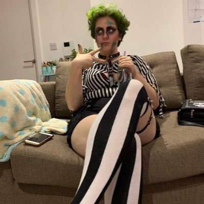 dorian |25| 🏳️🌈 🏴☠️ here to make you think about death and get sad and stuff || i think coolsville sucks