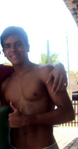 Vivo para honrar minha família e meus amigos, mas sem abrir mão dos meus ideais.