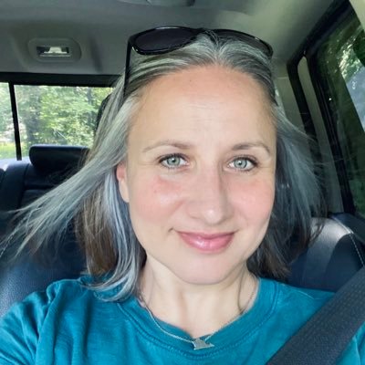 Instructional Designer, Writer, Team Oxford Comma, Bookworm, Super Mom