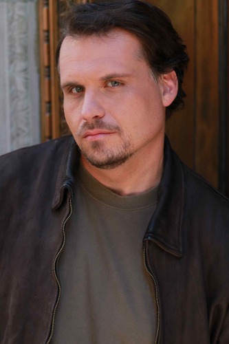 Workin SAG Actor W/ many projects coming up. Meisner trained from Jeff Goldblum. Here is an interview I did:
https://t.co/q5EaAjHH8M…
