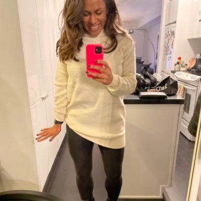 nicolaveronica's profile picture. Sports fan. Puppy lover. Book enthusiast.