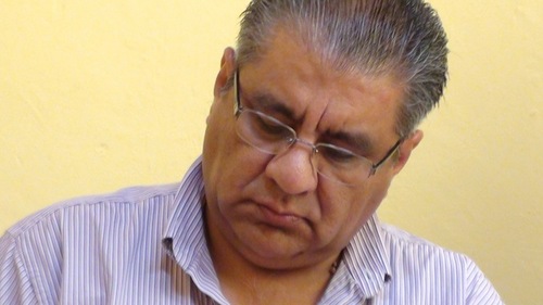 Médico, pero vinculado siempre a propuestas educativas alternativas en temas diversos. Lector extrovertido y fanático de cuentos y narraciones cortas.