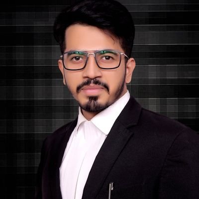CORPORATE AND COMMERCIAL LAWYER. 
UP16🔁UP78