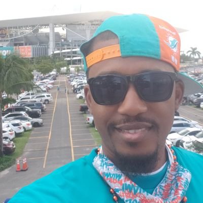 knock_noc's profile picture. 🐬🏈🔥⛹🏾‍♂️ 🍷🇭🇹 ♋