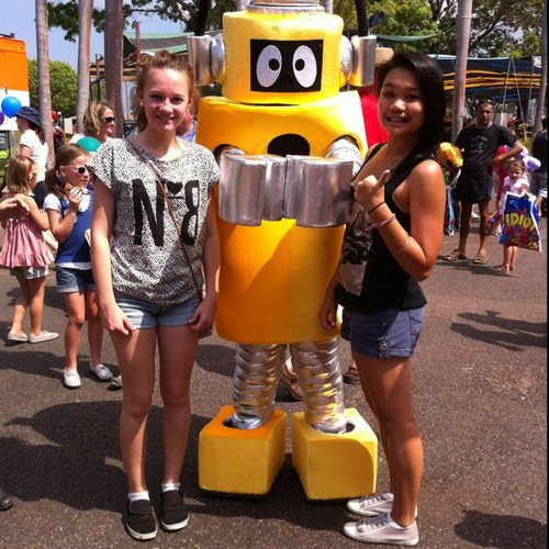 Itsandiebesh's profile picture. 'the girls who have the most prettiest smiles, often have the saddest stories'