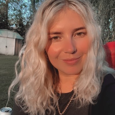 itscaslon's profile picture. Named after a #font you’ve never heard of– it’s kaz•lawn. Not funny enough to be here but that’s never stopped me before. Weekly YouTube #vlogs from #SayulitaMX