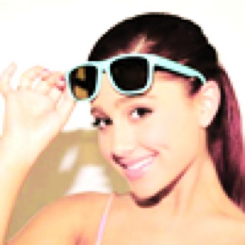 SparksOfGrande's profile picture. 