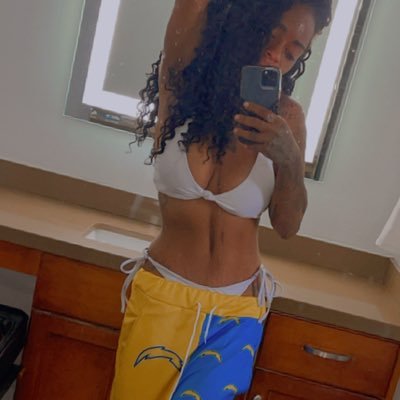 💙💛⚡️Chargers⚡️💛💙 | 💜💛💜Lakers 💜💛💜| Oceanside 🌊🏝 to Colorado 🏔| Mommy of 2 👦🏽👦🏽| 34 Gem |