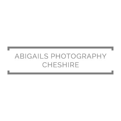 Cheshire photographer specialising in newborn and family portraits. Providing a luxury experience for mamas who want scandi inspired 
 & timeless photographs
