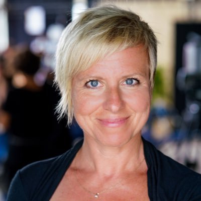 🌏 Project Manager, Strategy Marketing Com, Partenariats #VR #AR #XR 🇪🇺Globetrotter ❤️Barcelona, black & white 📷 Living with passion 🗣French English Polish