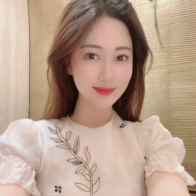 Illya60210636's profile picture. A woman who is more upright than five.