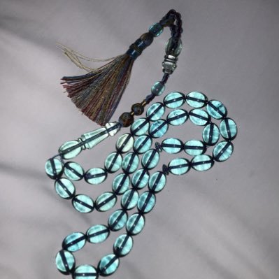 f905f70's profile picture. الحب لا يقتل أحدًا ولكن يعلقه بين الموت والحياة"