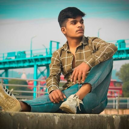 rajeshyadav2324's profile picture. जीवन में कोई असफलता नहीं होती। असफलता केवल उनके लिए होती है जो हमेशा खुद की तुलना दूसरों से करते हैं