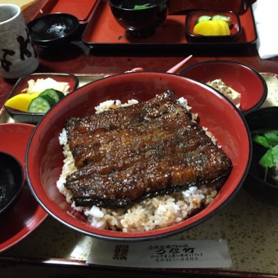 美味しい物を食べたいな