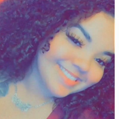 🏳️🌈 •21• IG: Pretty.curlss • Sweet like honey 🍯 💛🥰