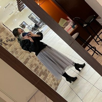 Lucyことルナです☽・:*美容師スタイリストになりました!!よろしくね⭐︎インスタの方も良かったらよろしく(。 ・`ω・´) キラン☆⤵︎⤵︎⤵︎