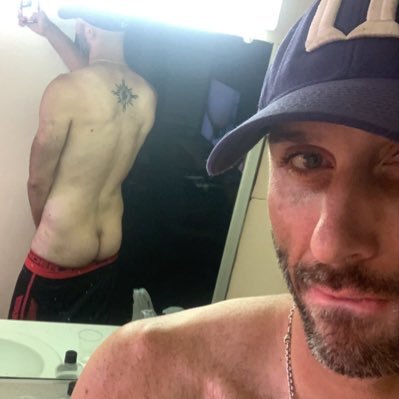 6'3 love to bttm for hung tops and top muscle bttms. love to travel. open to .📍 Adult content NSFW cashapp: $craigjackson2021