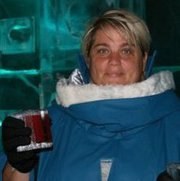 Hemmafrun's profile picture. Förvirrad kvinna mitt i livet som älskar god mat å gott vin.