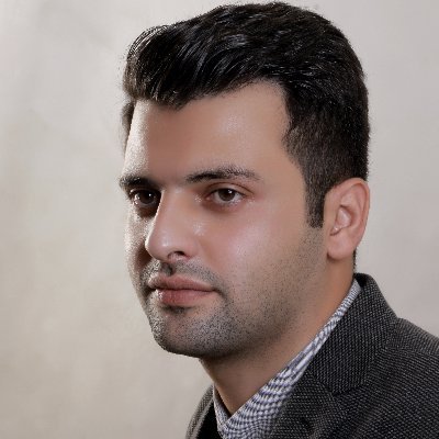 کارشناسی و کارشناسی ارشد معماری
کارشناسی حقوق
عضو حزب اعتماد ملی
روزنامه نگار
مدرس دانشگاه
