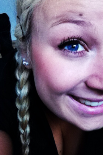 KimKakao's profile picture. Hey, du brauchst kein Kokain. Meine Liebe fließt in Worte und verbrennt in Gasturbinen.