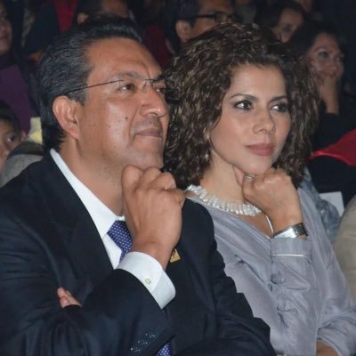 Profesor, esposo de @MaggyOribio, orgulloso padre de tres hijos. Firme creyente de que “Nadie es mejor que todos juntos”.
Ex Presidente Municipal de Morelia.