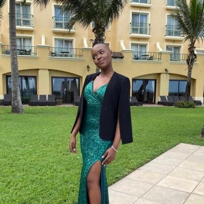 ivanachongola's profile picture. ⭐️