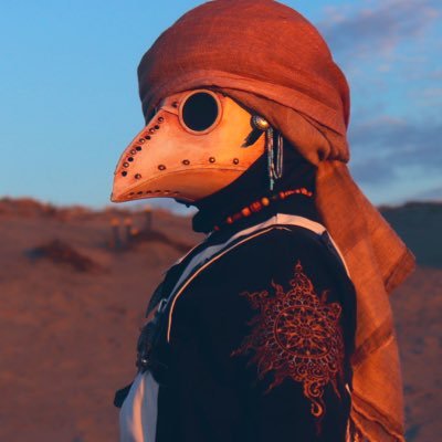 🏜 Ethnic style plague mask artist from the desert. 🏜️東アジア圏の砂漠に住み魔術研究や修行をしています。🦅普段は砂漠暮らしの様子や漫画の投稿をしています。🧞‍♂️魔術ショーや作品販売で文明社会へも足を運びます。🎨🖌ファンアートタグ→#ノナメイド で投稿！