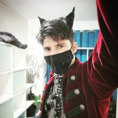 Single.
Gothic and alternative goblin.
Who loves Coffee, anime, music, movies 
photography.
Loves gothic and alternative fashion.
Kink and bdsm and switches.