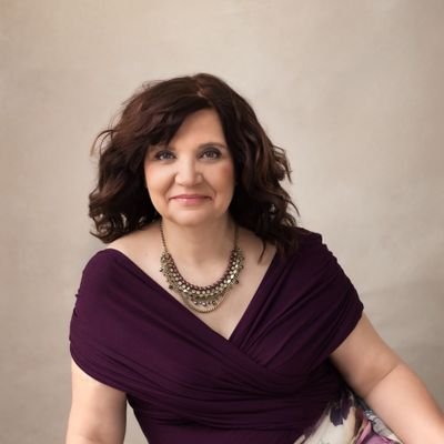 Leadership Speaker & Consultant & Author of Find Your Voice: The 5 Keys to Lead and Empower Others. Owner of DG Training Solutions, Inc. Host Empowering You.