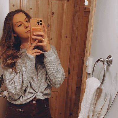 courtneyplatt's profile picture. 