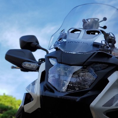 最近バイクに目覚めた中年初心者ライダーです。
宜しくお願い致します。